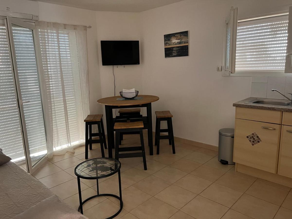 Plein Sud, Bel Appartement 20 Metres De La Plage La Capte Hyeres Exterior photo